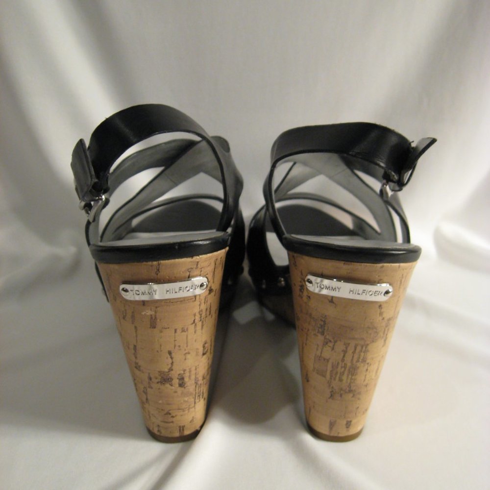TOMMY HILFIGER SIZ. 8.5 M STRAPPY BLACK CORK WEDGE SANDALS - NICE! - Picture 4 of 7